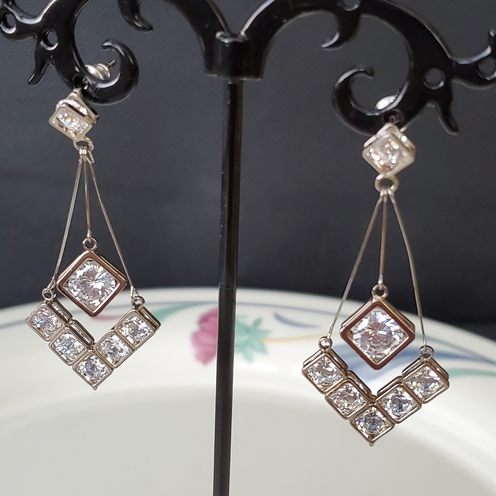E-21 Chandelier Bling Pendulum Dangle Earrings - Picture 7 of 8